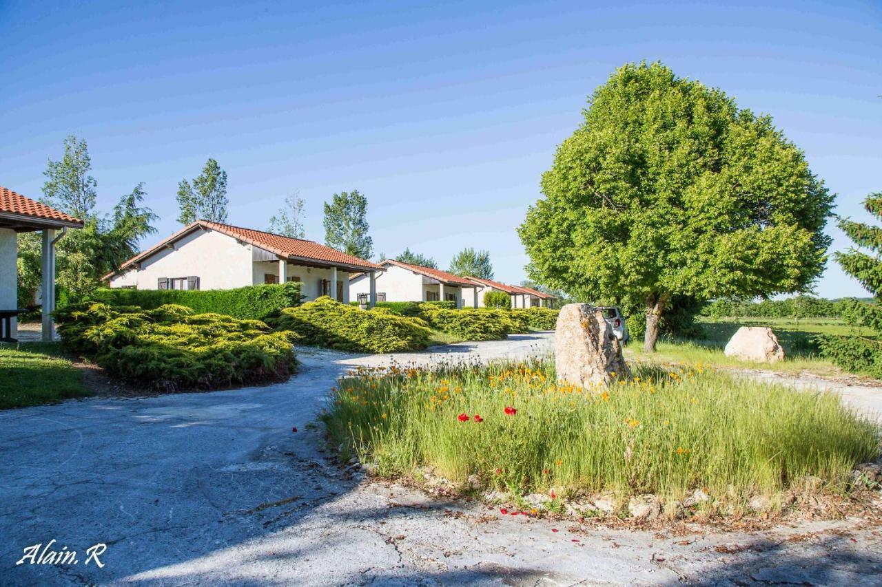 Paradise Challets And Camping Hotel Sarrecave Exterior foto