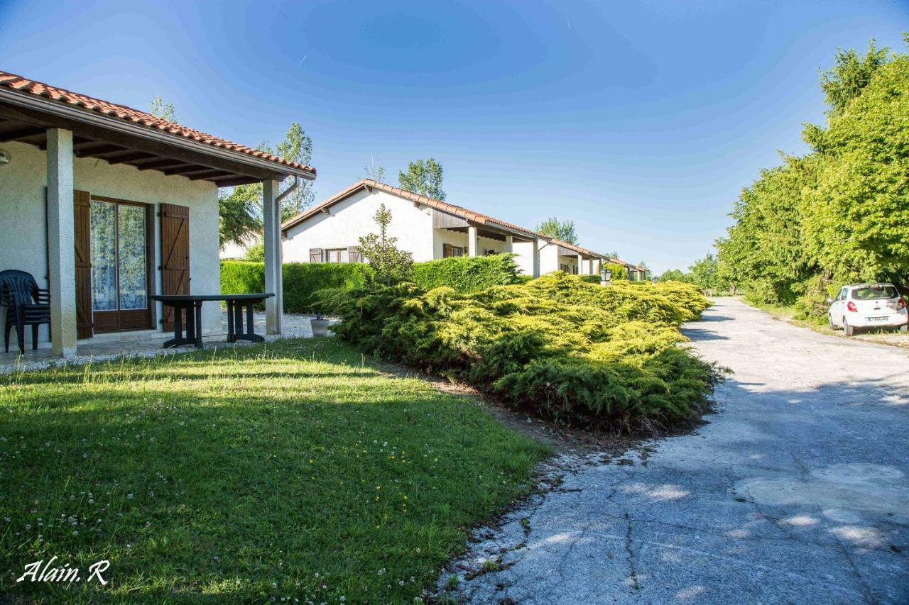 Paradise Challets And Camping Hotel Sarrecave Exterior foto