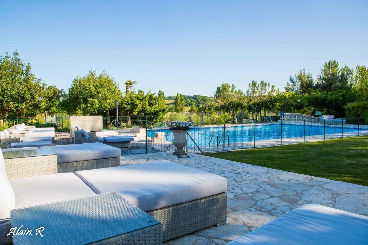 Paradise Challets And Camping Hotel Sarrecave Exterior foto