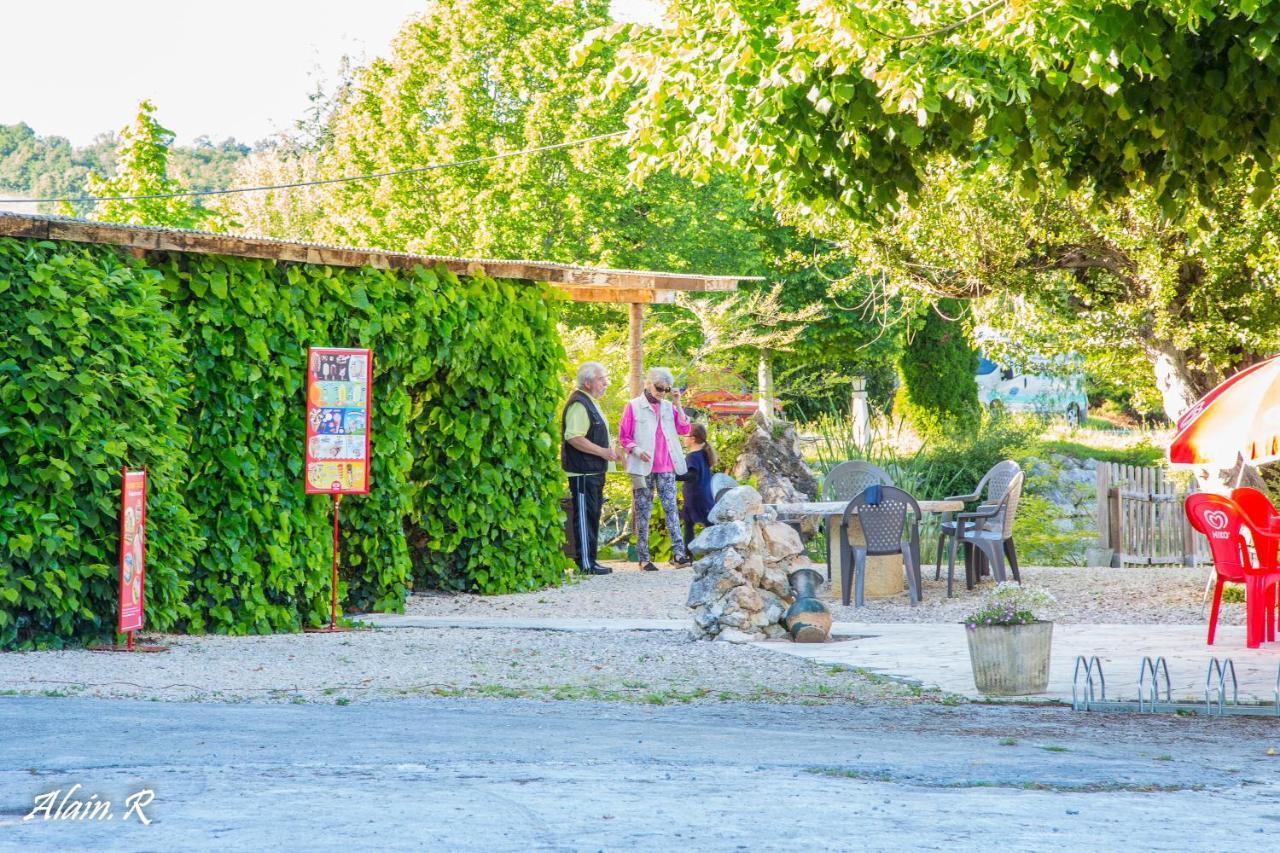 Paradise Challets And Camping Hotel Sarrecave Exterior foto